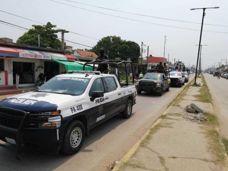 Persiste aglomeración en tianguis de Coatza pese a cierre de vialidades