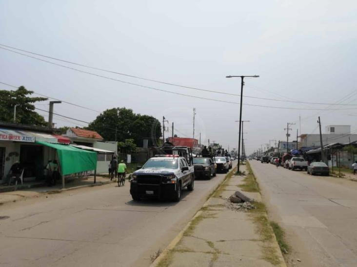 Persiste aglomeración en tianguis de Coatza pese a cierre de vialidades