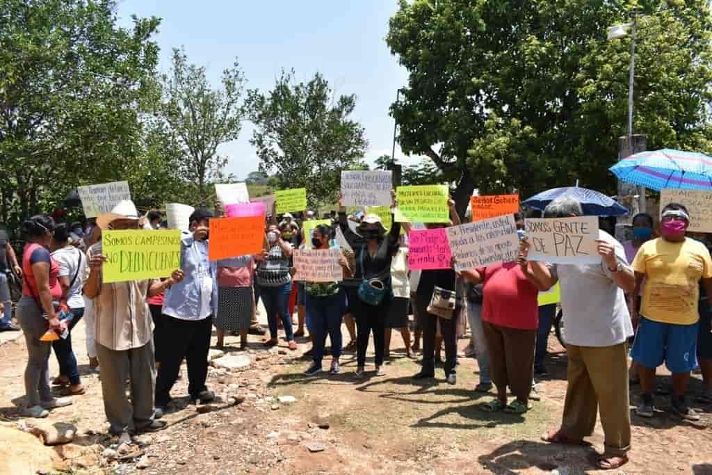 Invasores de predio en Oluta piden intervención de autoridades 