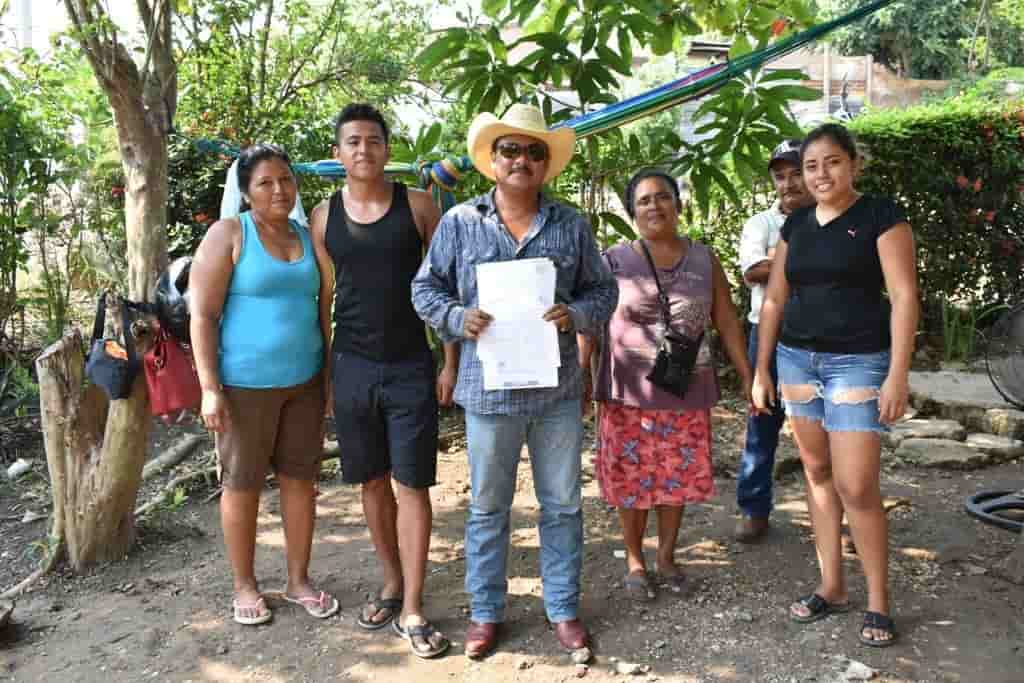 Acumula señalamientos por despojo y amenazas líder de colonia en Acayucan