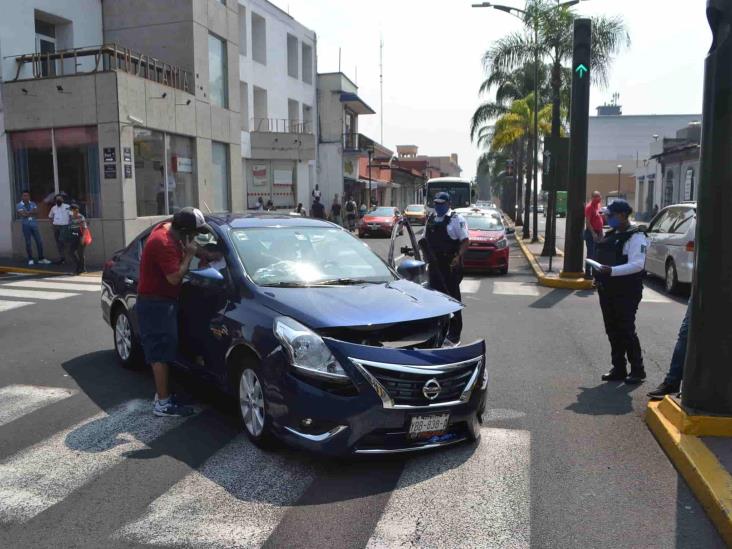 Empresario Carlos Castelán provoca accidente;  una mujer policontundida