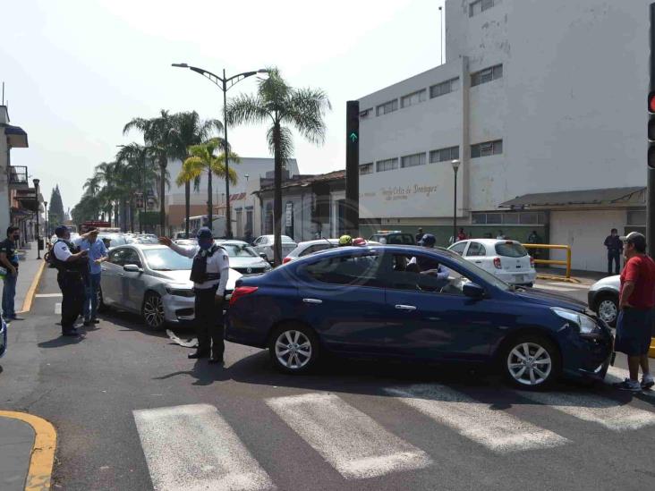 Empresario Carlos Castelán provoca accidente;  una mujer policontundida