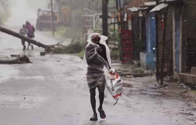 El ciclón más potente en 20 años toca tierra en el este de India