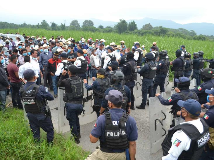 Retienen a manifestantes de Loma Grande; iban hacia Orizaba