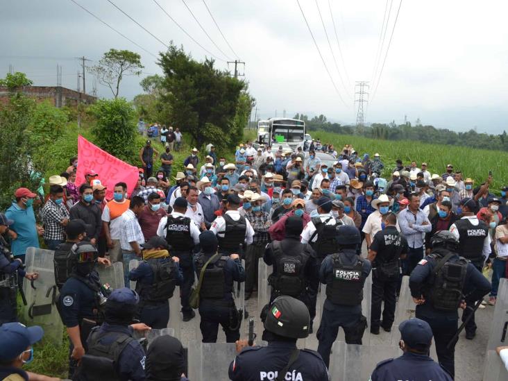 Retienen a manifestantes de Loma Grande; iban hacia Orizaba