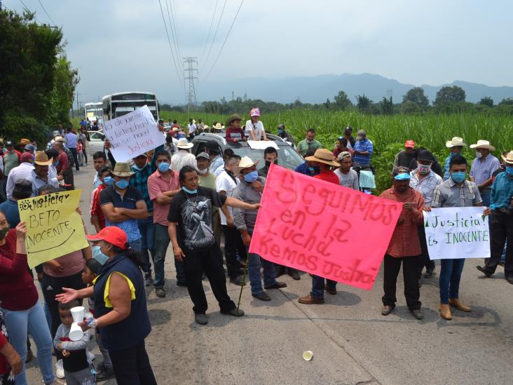 Retienen a manifestantes de Loma Grande; iban hacia Orizaba