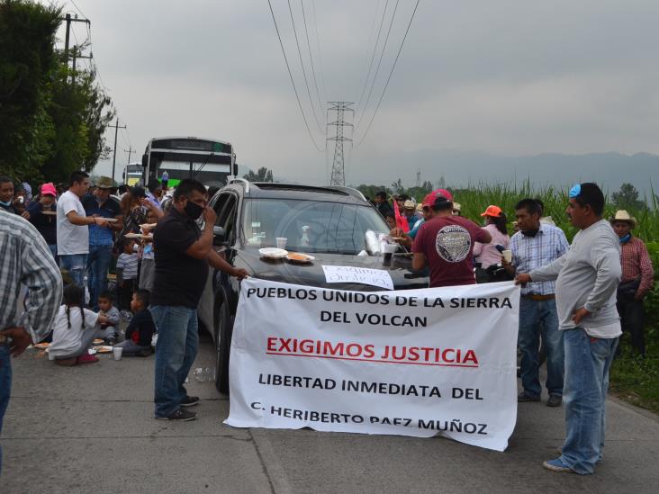 Retienen a manifestantes de Loma Grande; iban hacia Orizaba