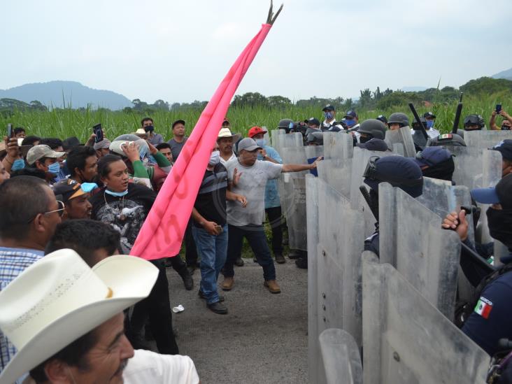 Retienen a manifestantes de Loma Grande; iban hacia Orizaba