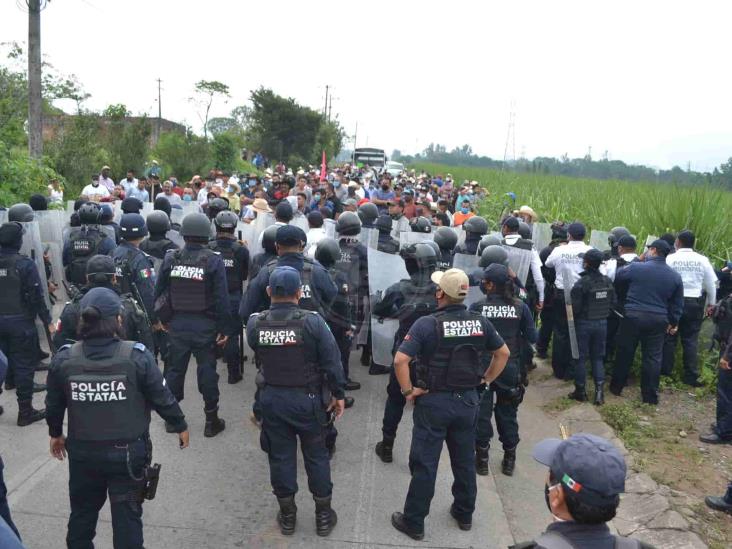 Retienen a manifestantes de Loma Grande; iban hacia Orizaba