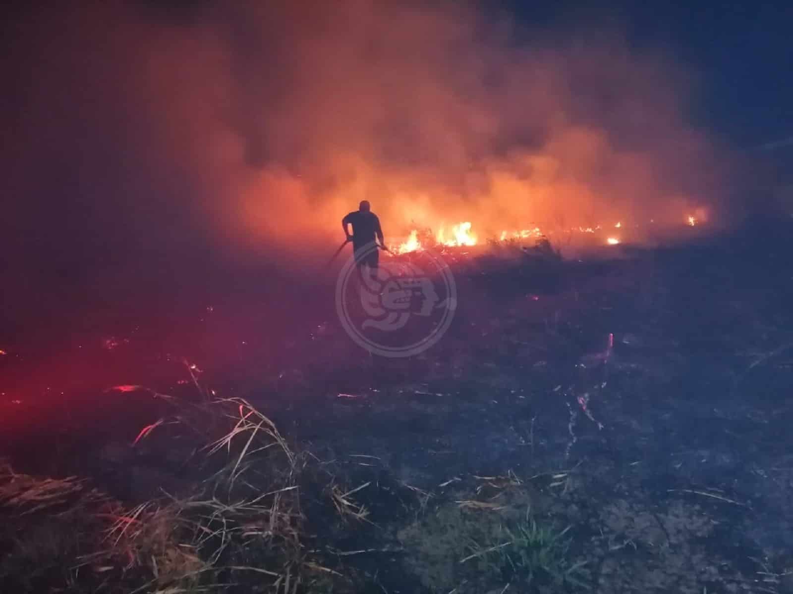 Incendio en rancho ubicado entre colonias El Fénix y del Valle en Acayucan