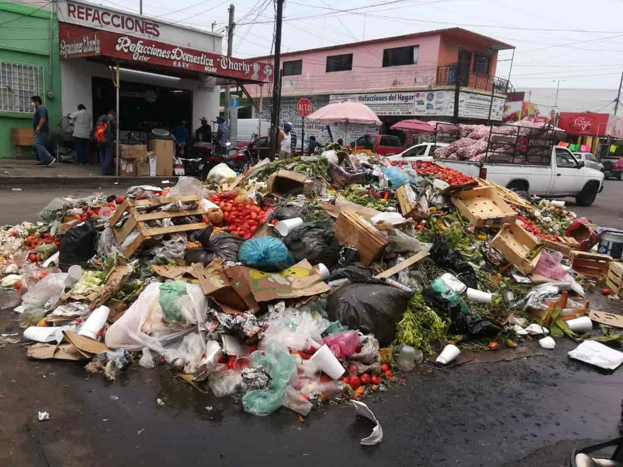 Se pudren toneladas de alimentos en mercados de Veracruz