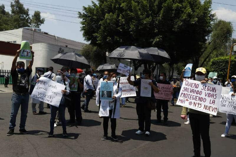 Personal médico del INER protestan por falta de equipo contra Covid-19