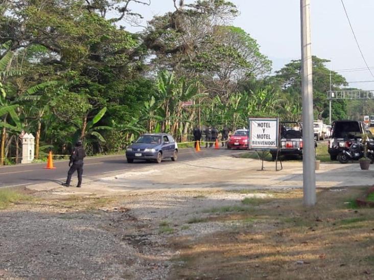 Localizan a hombre sin vida tirado en una carretera en Fortín