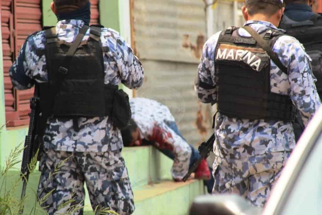 Hojalatero entre la vida y la muerte por ataque a balazos en Coatzacoalcos