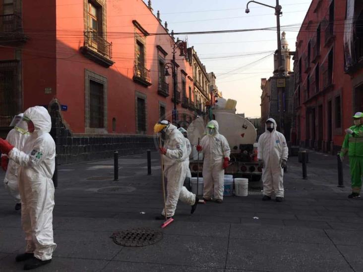 Hombre con COVID-19 se manifiesta afueras del Palacio Nacional