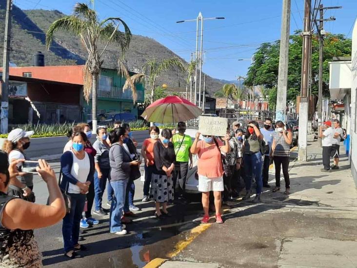 Toman instalaciones de bombeo en Mendoza en protesta por fugas de agua