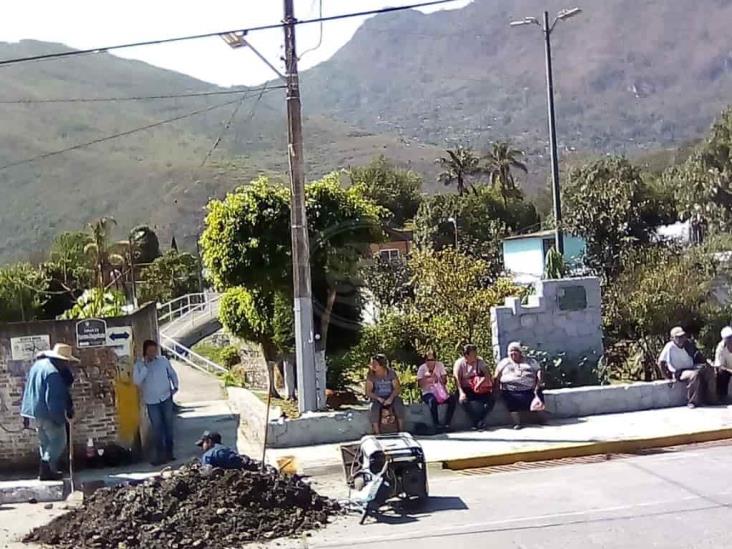 Toman instalaciones de bombeo en Mendoza en protesta por fugas de agua