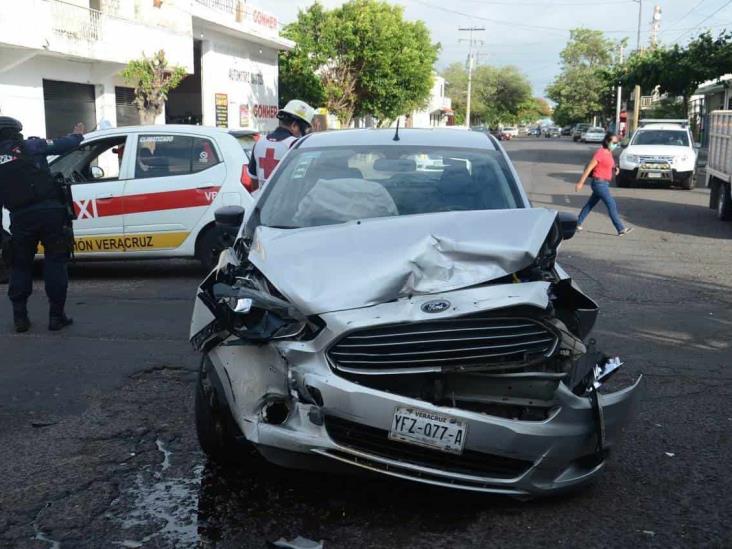 Se registra fuerte accidente automovilístico en calles de Veracruz