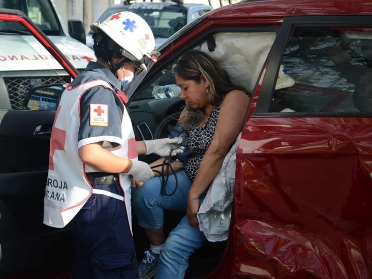 Se registra fuerte accidente automovilístico en calles de Veracruz