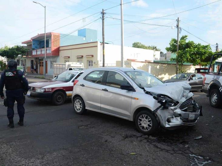 Se registra fuerte accidente automovilístico en calles de Veracruz