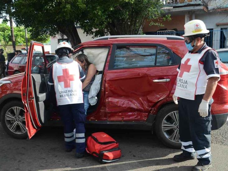 Se registra fuerte accidente automovilístico en calles de Veracruz