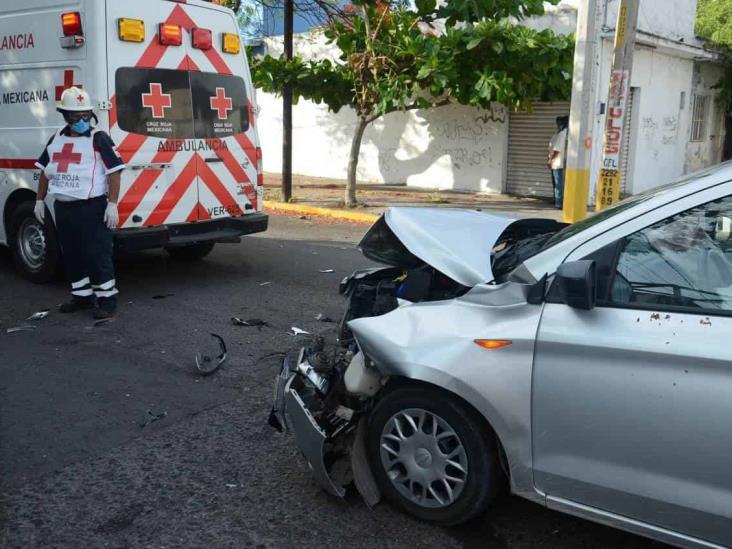 Se registra fuerte accidente automovilístico en calles de Veracruz