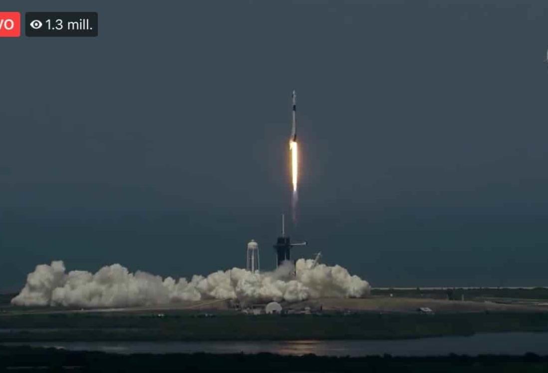 Nueva era espacial; despega cohete de SpaceX con dos astronautas