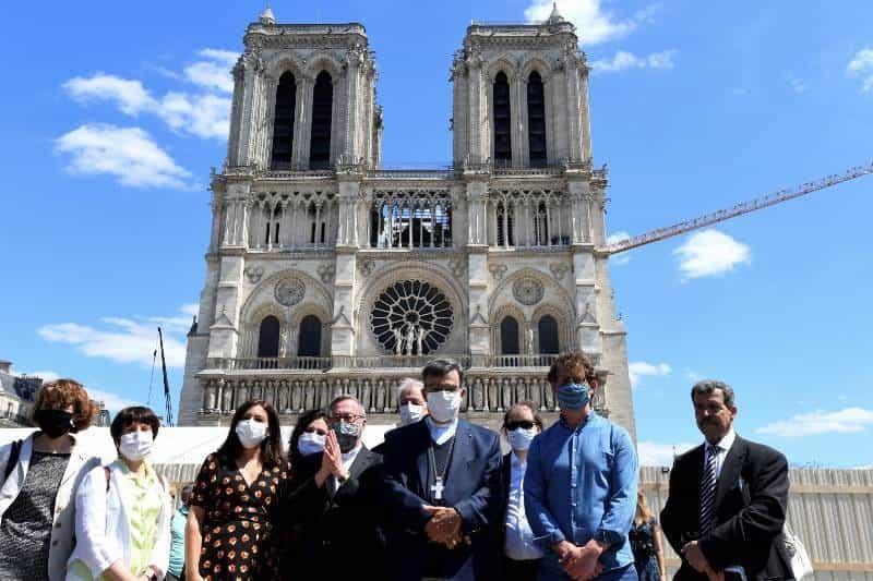 Reabren explanada de Notre-Dame en París tras incendio de 2019