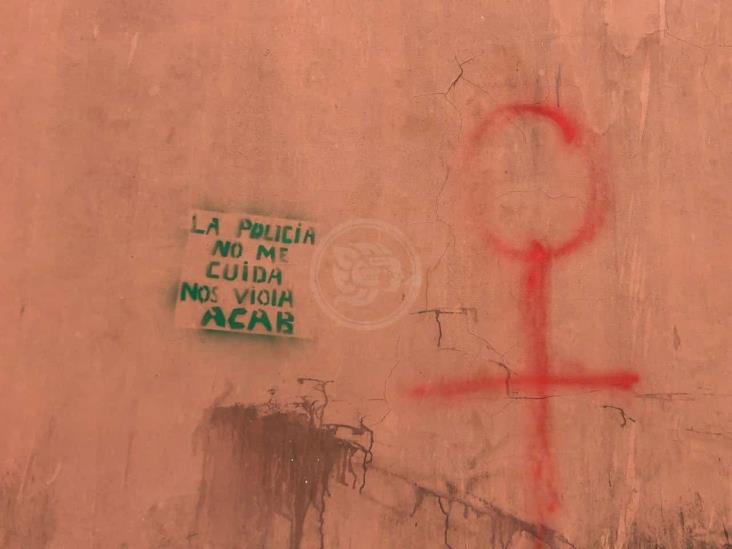 Incierto acusar a feministas por pintas en templo de Xalapa