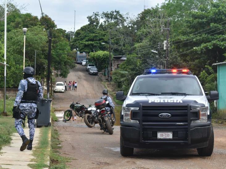 Maleantes huyen de policías tras persecución en la Costera del Golfo