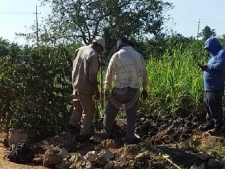 Desazolvan red de agua que abastece a Texistepec