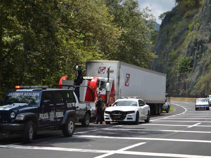 Aseguran tráiler en Río Blanco