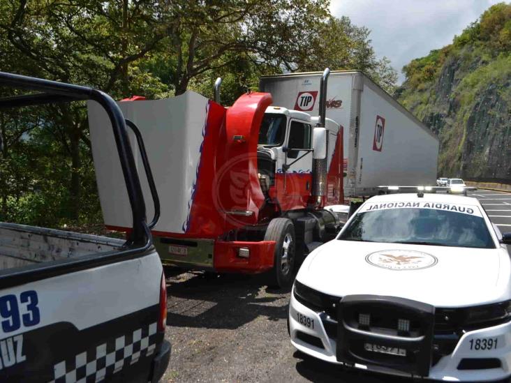 Aseguran tráiler en Río Blanco