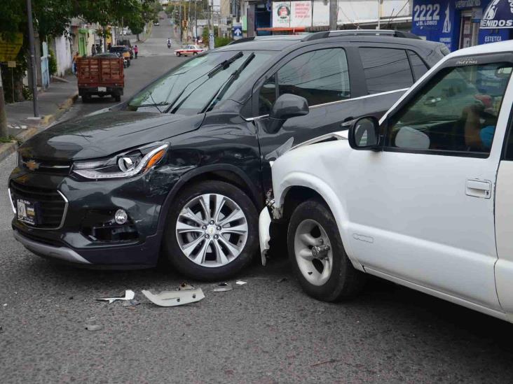 Por no respetar preferencia, hijo de regidor protagoniza accidente en Veracruz