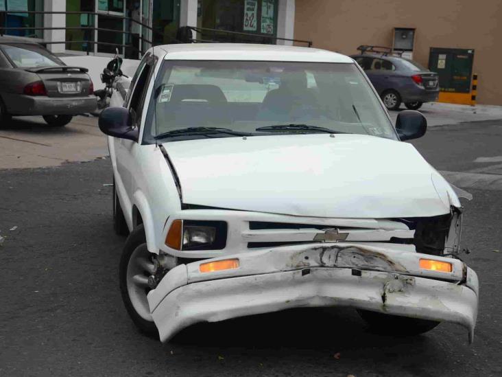 Por no respetar preferencia, hijo de regidor protagoniza accidente en Veracruz