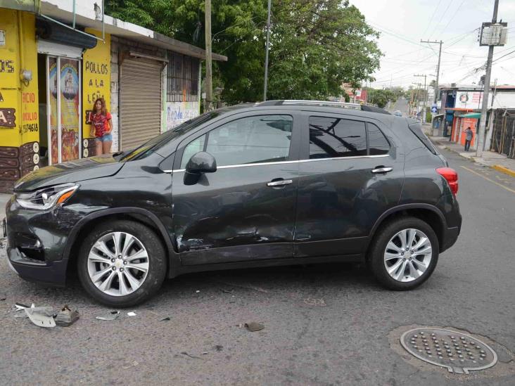 Por no respetar preferencia, hijo de regidor protagoniza accidente en Veracruz