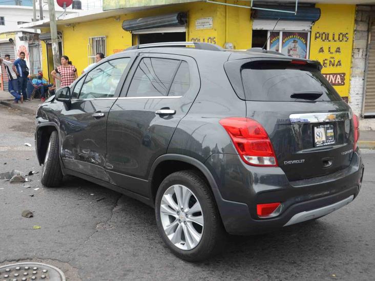 Por no respetar preferencia, hijo de regidor protagoniza accidente en Veracruz