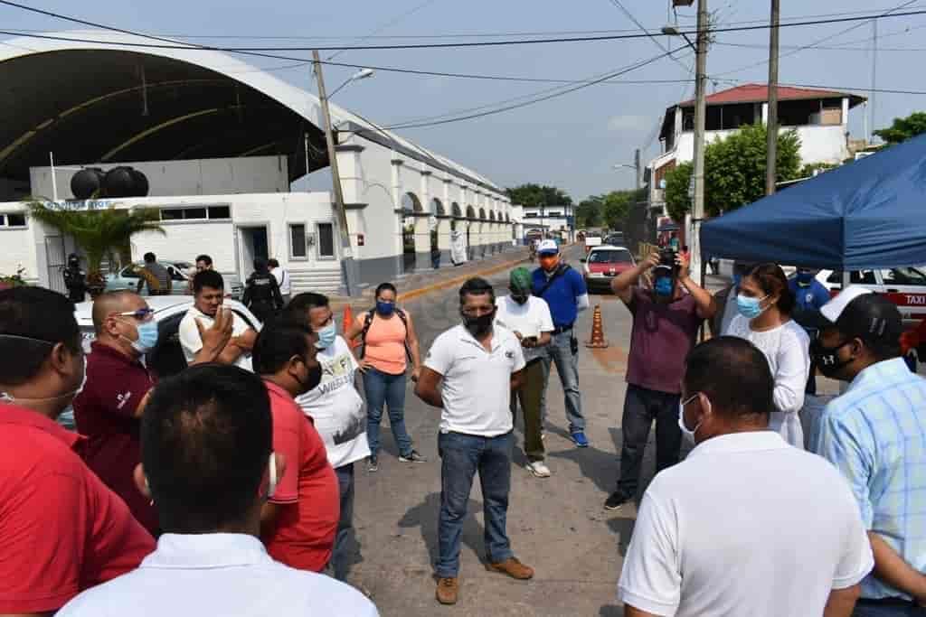 Alcaldesa de Oluta no atiende solicitud de despensas para taxistas