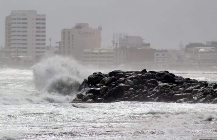 Tormenta tropical podría aumentar crecimientos en ríos y oleaje en costas de Veracruz