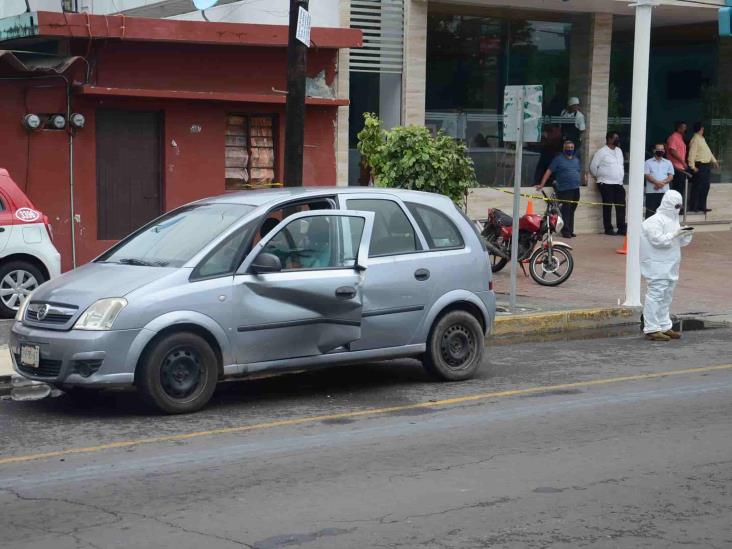 Hombre muere al interior de su vehículo en Veracruz 