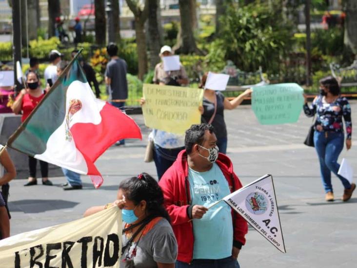 Protestan colonos en Córdoba en demanda de regularización de predios