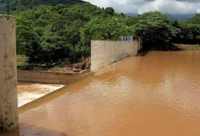 Turbiedad en el Yuribia afecta suministro de agua en Minatitlán