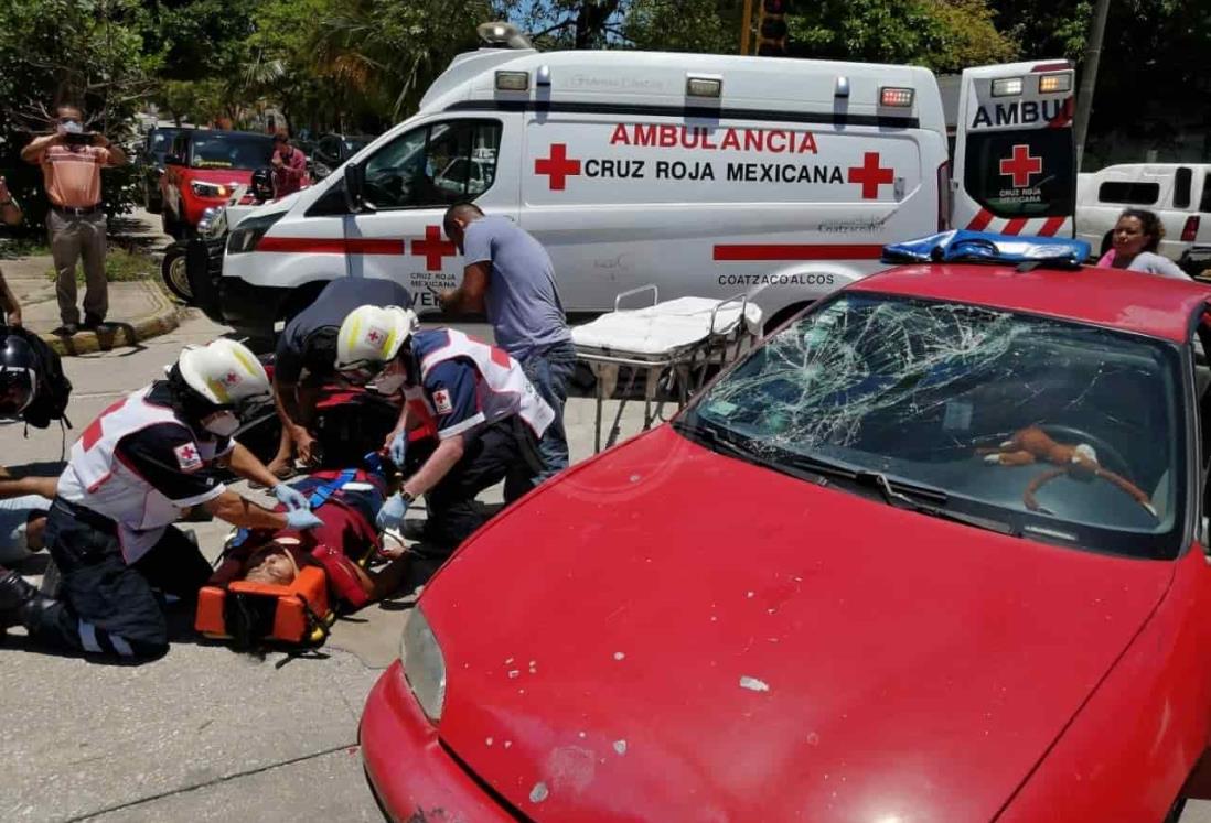 Vehículo impacta motocicleta en avenida de Coatzacoalcos