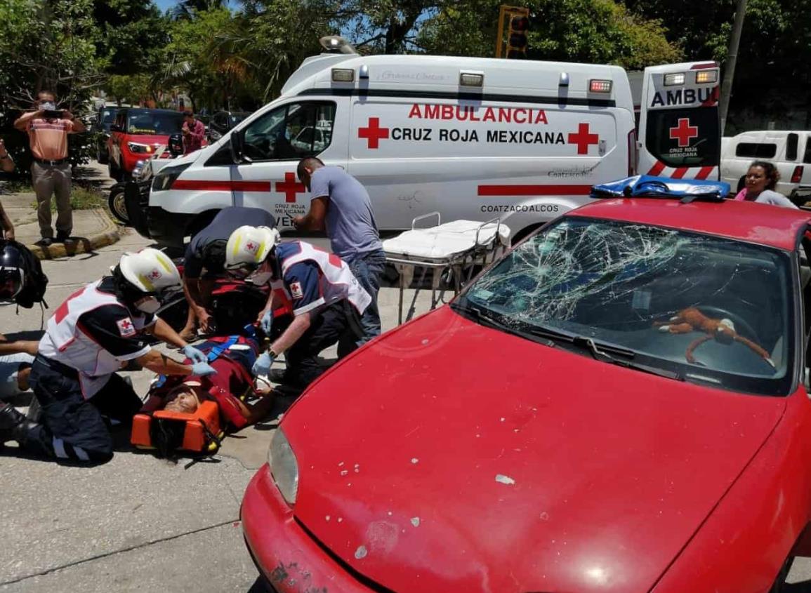 Vehículo impacta motocicleta en avenida de Coatzacoalcos