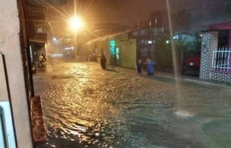 Desbordamiento de río afecta a más de 2 mil personas en Atoyac