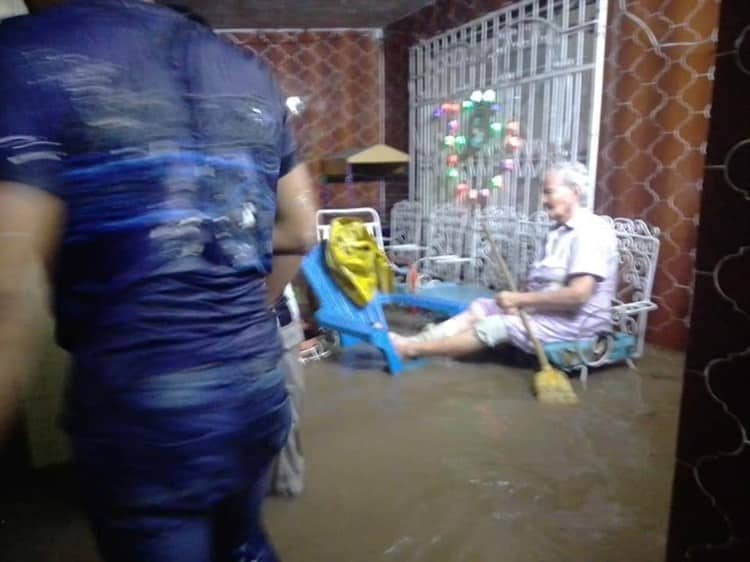 Desbordamiento de río afecta a más de 2 mil personas en Atoyac