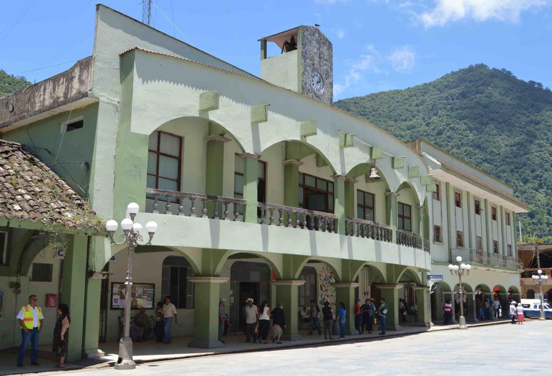 Cristóbal deja a su paso tres derrumbes en Zongolica
