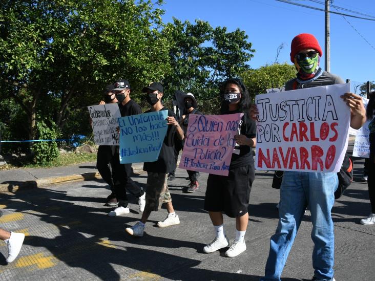 Exigen justicia para Carlos, muerto en cuartel policiaco