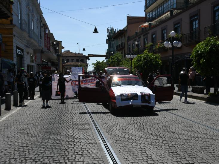 Exigen justicia para Carlos, muerto en cuartel policiaco