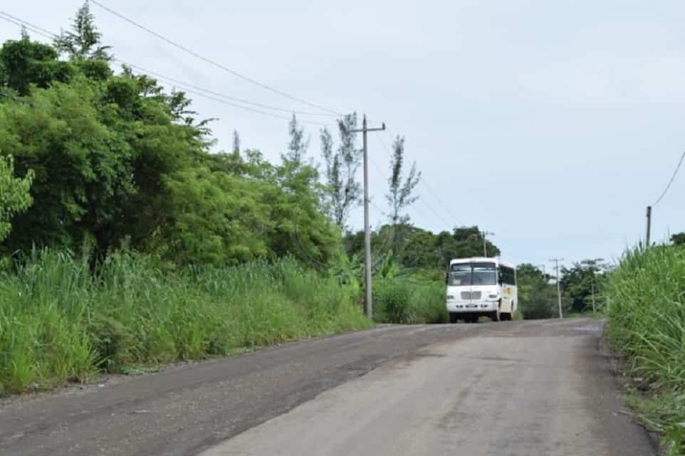 Urge rehabilitación  de la carretera  Acayucan - Soteapan 